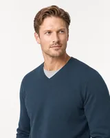 StringKing Men's Pima Terry V-Neck Sweater - Sharp Fit, Navy, Collar Shoulder - Human Model